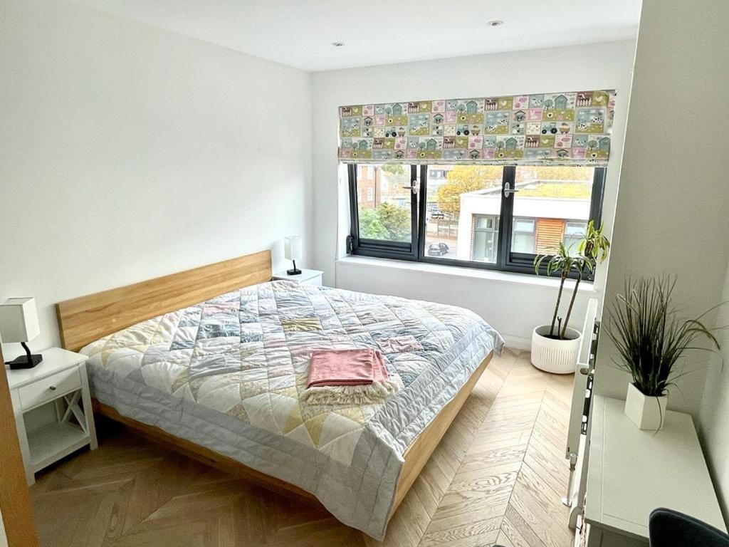 Cosy 1 Bedroom Apartment With Balcony Near Chiswick Londyn Zewnętrze zdjęcie