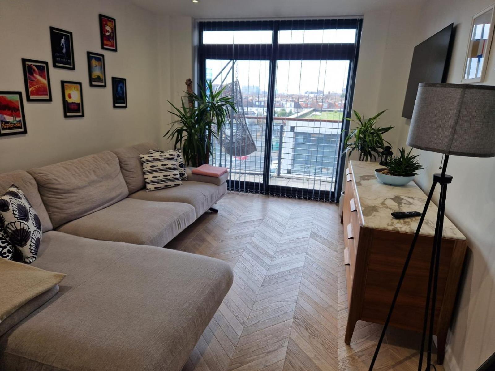Cosy 1 Bedroom Apartment With Balcony Near Chiswick Londyn Zewnętrze zdjęcie