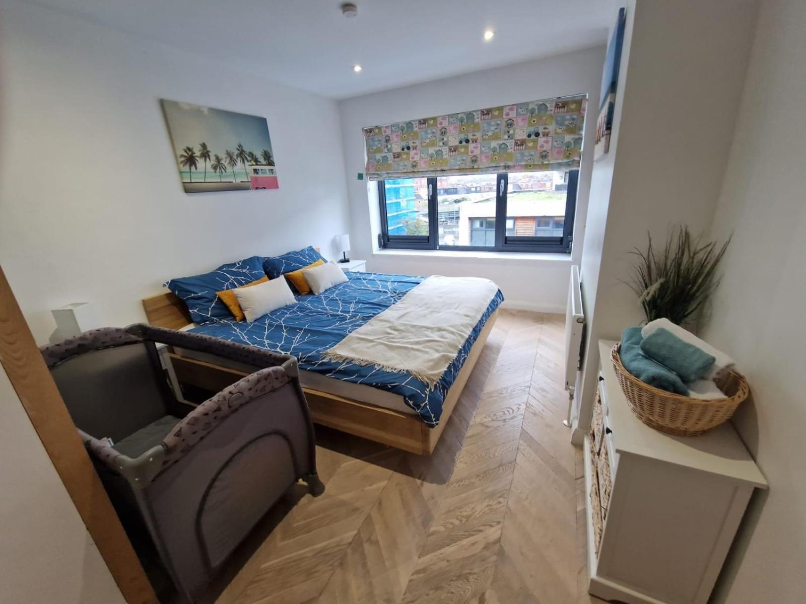 Cosy 1 Bedroom Apartment With Balcony Near Chiswick Londyn Zewnętrze zdjęcie