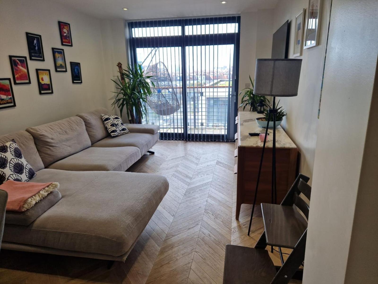 Cosy 1 Bedroom Apartment With Balcony Near Chiswick Londyn Zewnętrze zdjęcie